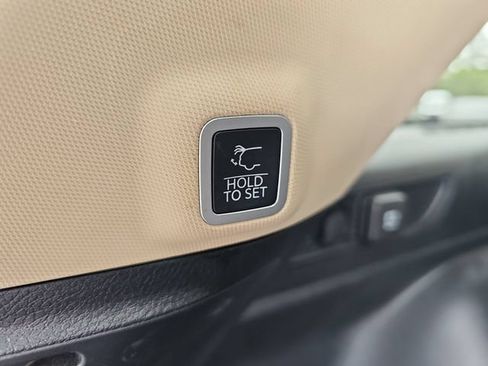 Used 2022 Jeep Grand Cherokee Limited RWD image 13