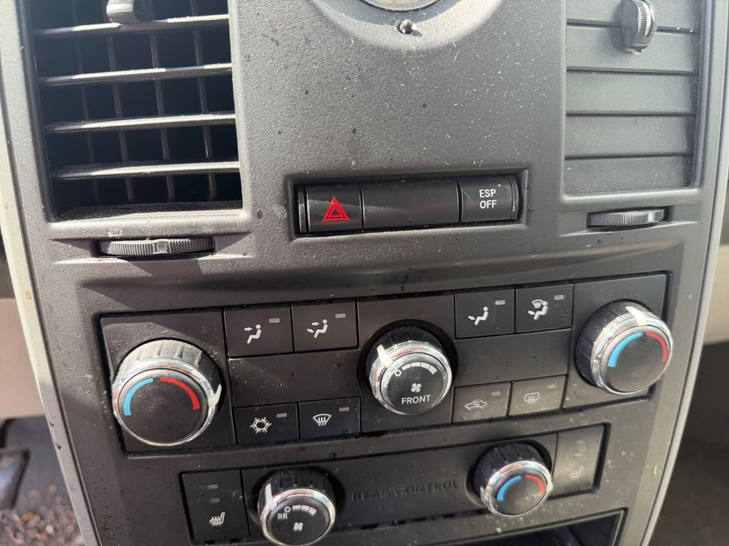 Used 2008 Chrysler Town & Country Touring FWD image 26