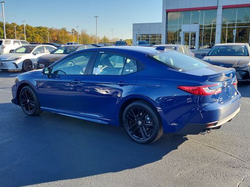 Used 2026 Toyota Camry SE image 4