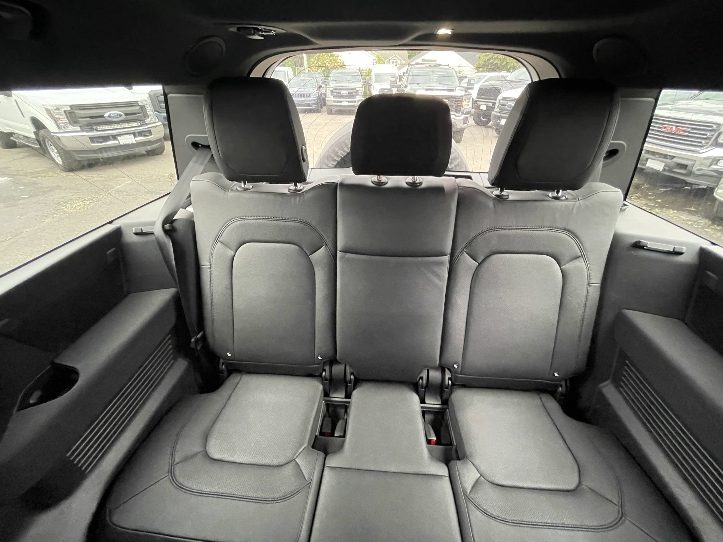 Used 2023 Land Rover Defender 130 SE AWD/4WD image 19