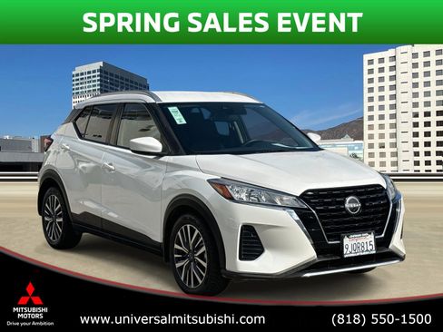 Used 2023 Nissan Kicks SV image 1