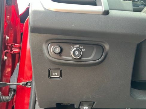 Used 2023 GMC Terrain SLE w/ Driver Convenience Package FWD image 23