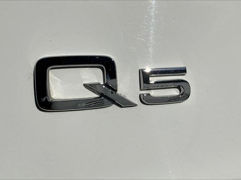 Used 2021 Audi Q5 Premium w/ Convenience Package image 31