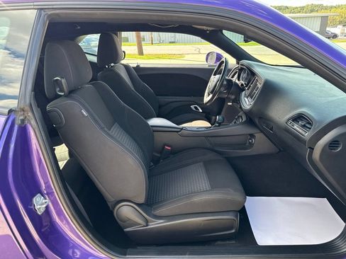 Used 2023 Dodge Challenger SXT RWD image 39