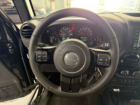 Used 2016 Jeep Wrangler Unlimited Sahara image 28