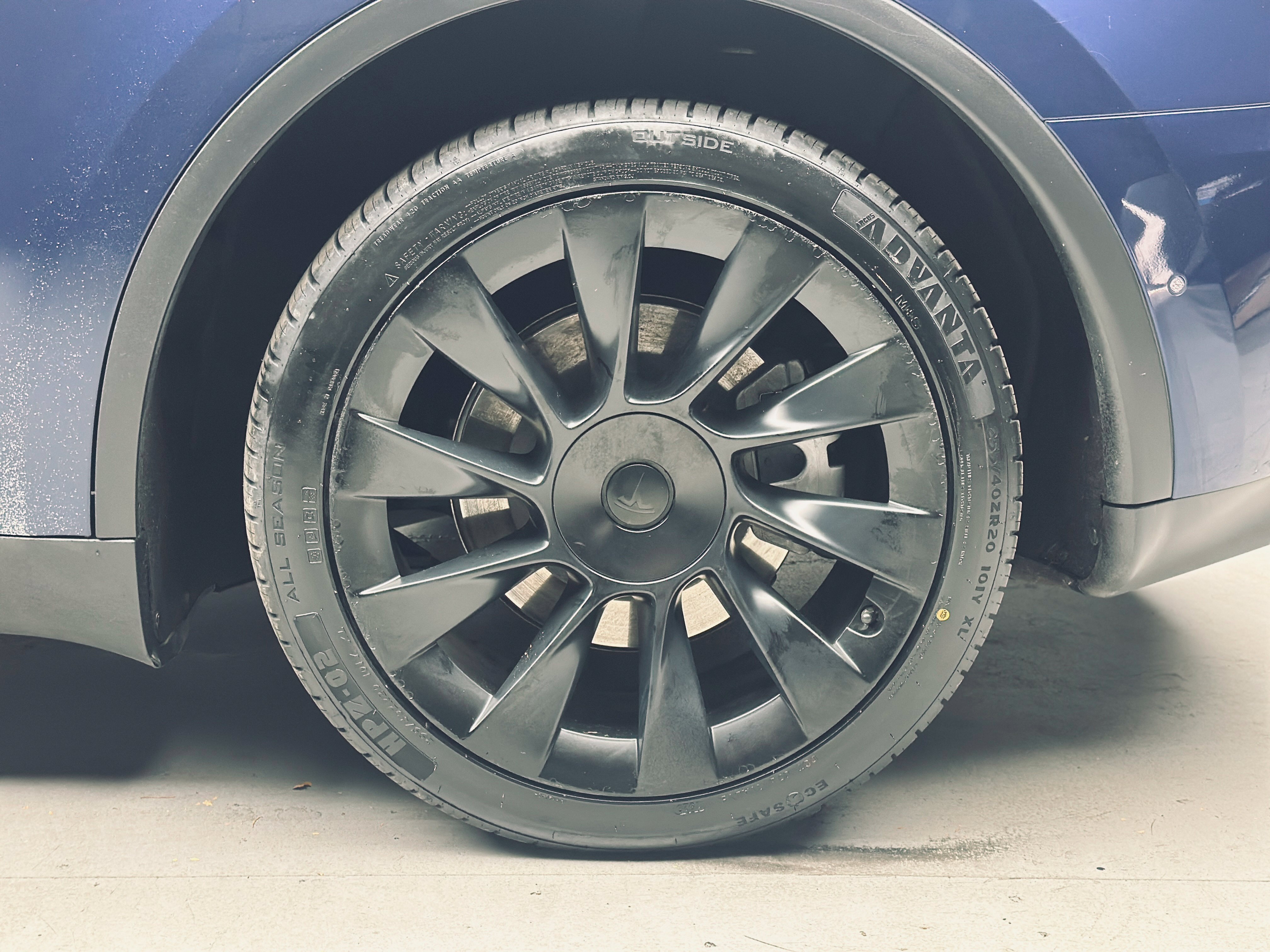 Used 2022 Tesla Model Y Long Range AWD/4WD image 32