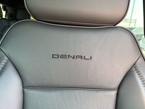Used 2025 GMC Yukon Denali AWD/4WD image 42