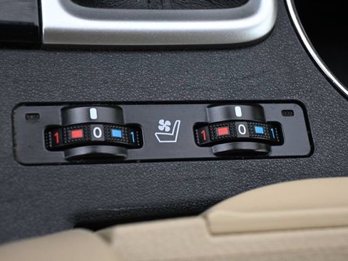 Used 2017 Toyota Highlander Limited AWD/4WD image 35