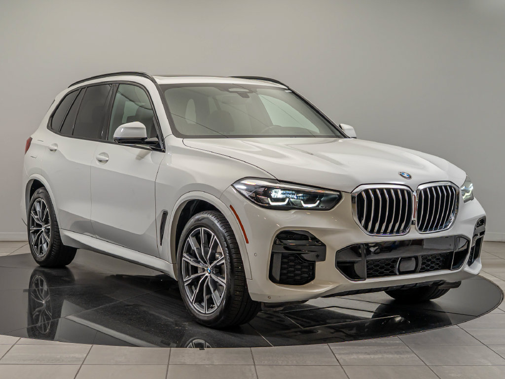Used 2022 BMW X5 xDrive40i w/ M Sport Package AWD/4WD image 3