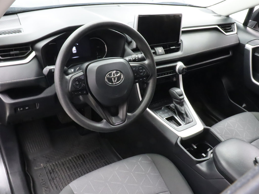Used 2025 Toyota RAV4 XLE FWD image 12