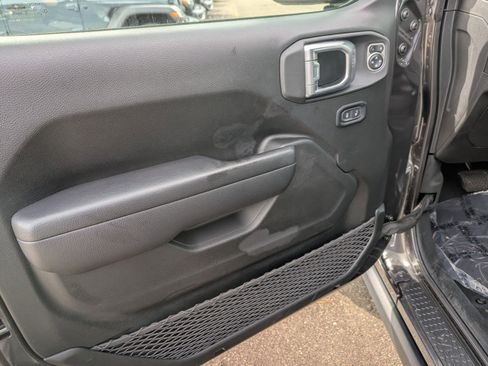 Used 2024 Jeep Wrangler Willys image 18