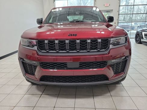 New 2026 Jeep Grand Cherokee Limited w/ Limited Altitude Package AWD/4WD image 3