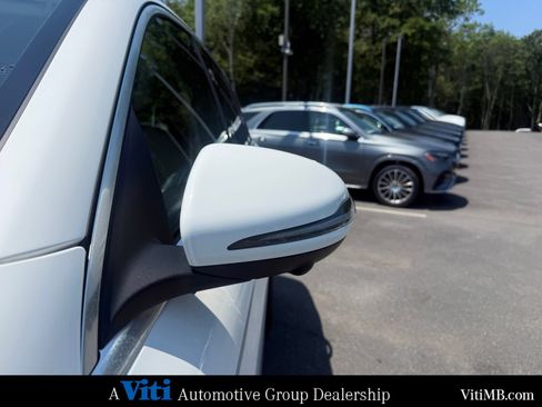 Used 2021 Mercedes-Benz GLC 300 4MATIC image 11
