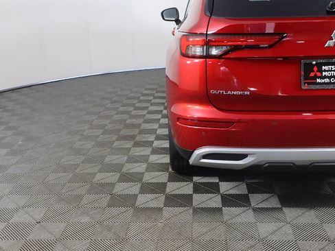 Used 2024 Mitsubishi Outlander SE AWD/4WD image 16