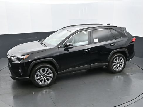 Used 2025 Toyota RAV4 XLE Premium image 29
