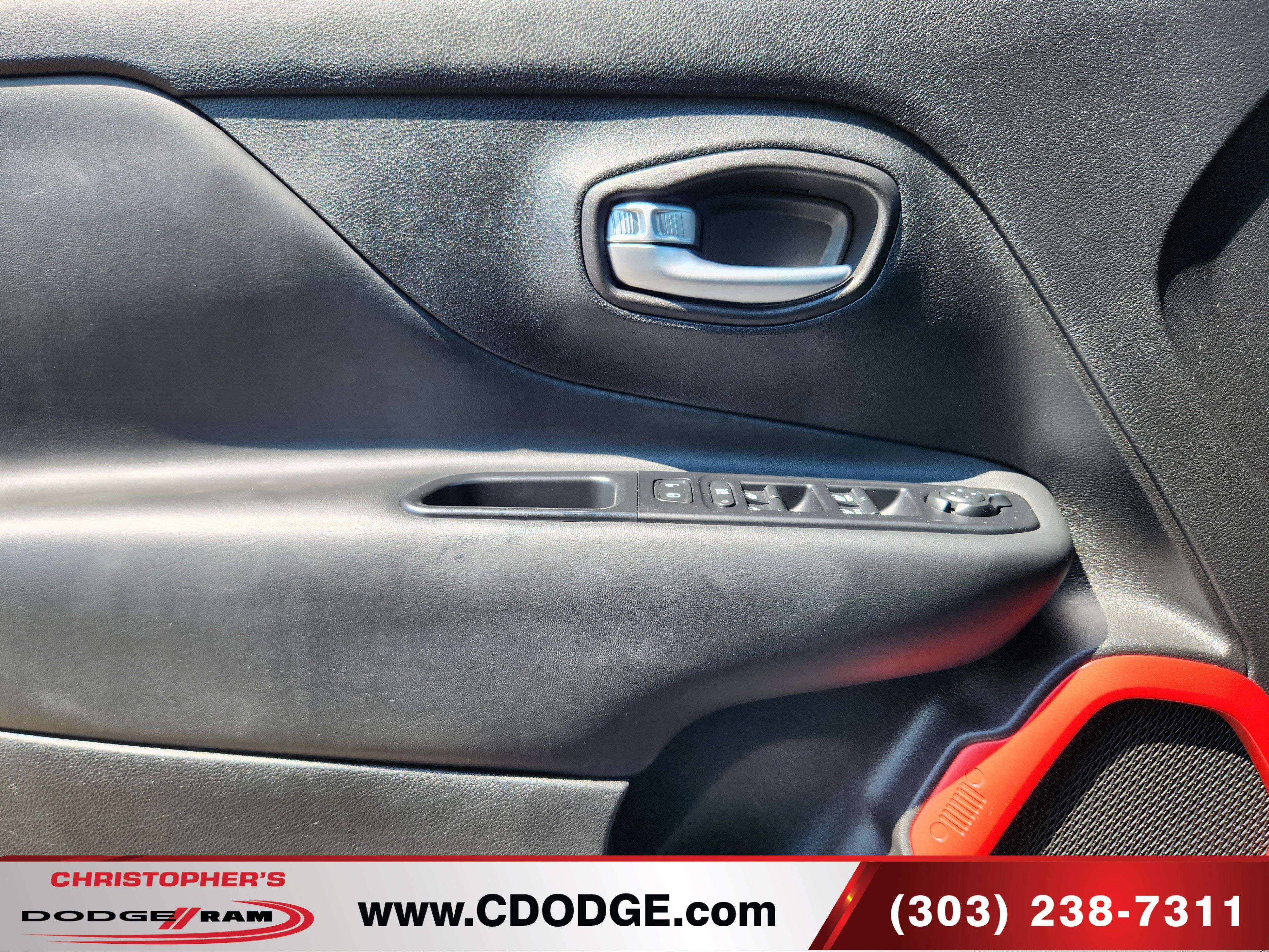 Used 2018 Jeep Renegade Trailhawk AWD/4WD image 14