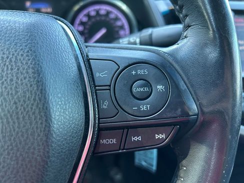 Used 2020 Toyota Camry SE image 18