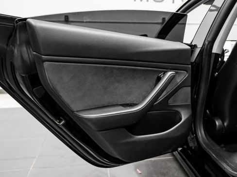 Used 2019 Tesla Model 3 Standard Range Plus image 42