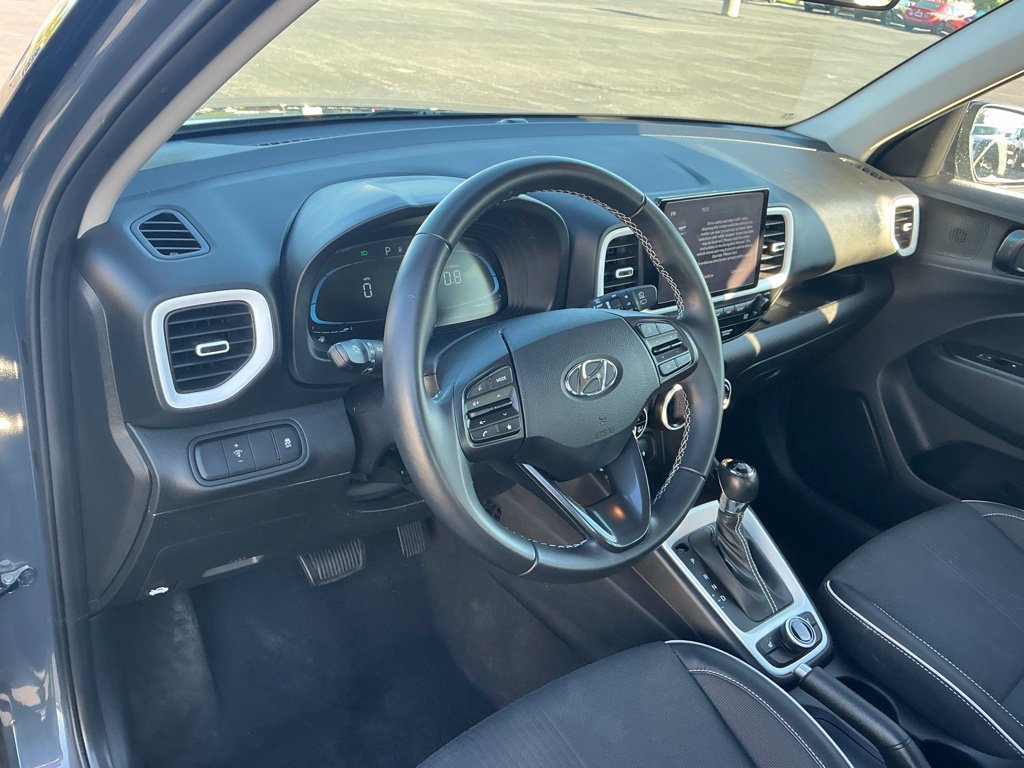 Certified 2023 Hyundai Venue Limited FWD image 17