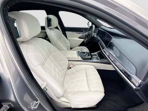 Used 2025 BMW i7 eDrive50 w/ M Sport Package RWD image 19