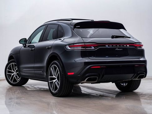 Certified 2025 Porsche Macan image 3