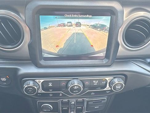 Used 2022 Jeep Wrangler Unlimited Sport image 17