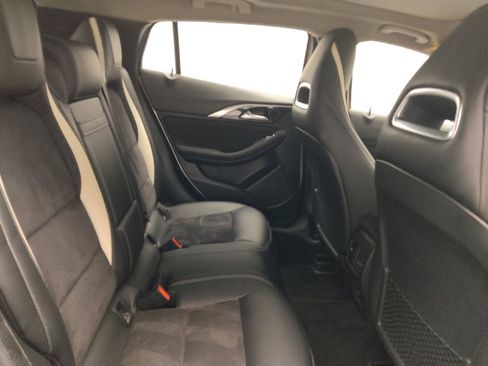 Used 2017 INFINITI QX30 Sport FWD image 19