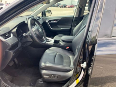 Used 2023 Toyota RAV4 XLE Premium FWD image 7