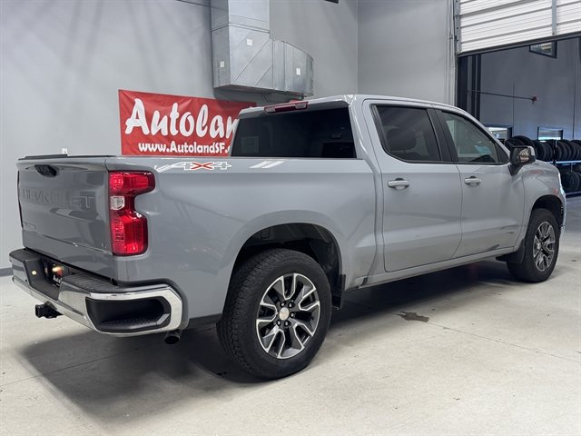 Used 2024 Chevrolet Silverado 1500 LT AWD/4WD image 8