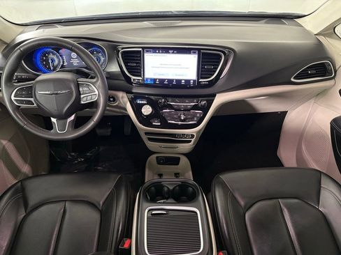 Used 2023 Chrysler Pacifica Touring-L FWD image 33