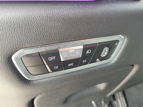 Used 2022 BMW X5 xDrive40i w/ M Sport Package image 19