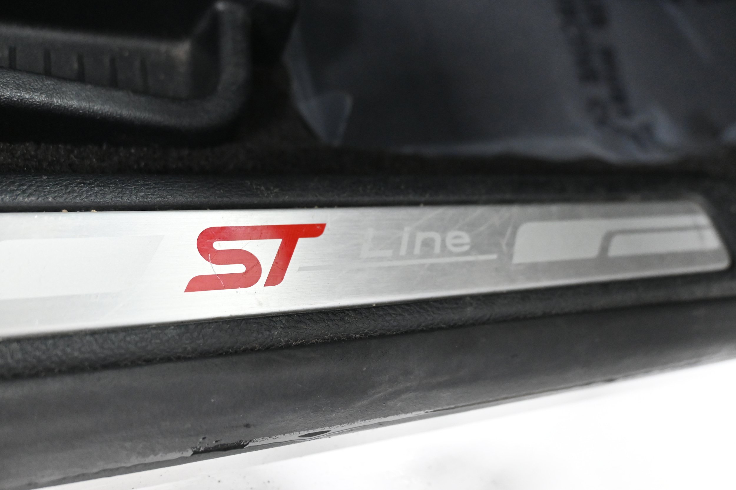 Used 2020 Ford Edge ST-Line w/ Cold Weather Package AWD/4WD image 7