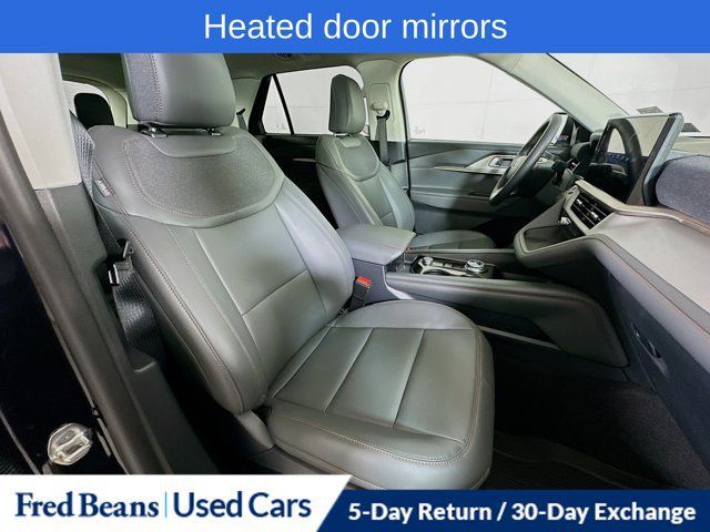 Used 2026 Ford Explorer Active AWD/4WD image 37