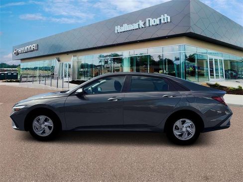 New 2026 Hyundai Elantra SE image 3