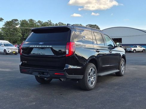 Used 2025 Ford Expedition Active AWD/4WD image 7