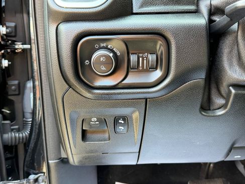 Used 2019 RAM 1500 Big Horn AWD/4WD image 18