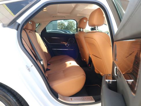 Used 2019 Jaguar XJ R-Sport RWD image 20
