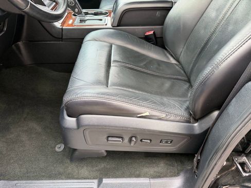 Used 2016 Lincoln Navigator Select RWD image 13