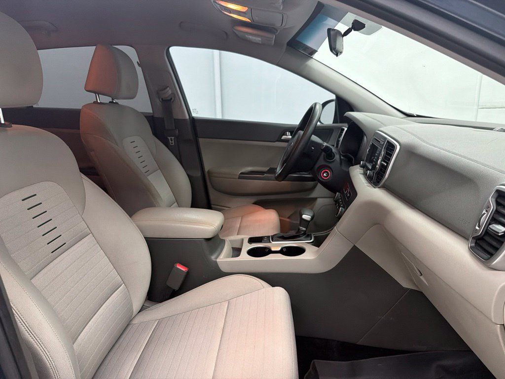 Used 2018 Kia Sportage LX FWD image 32