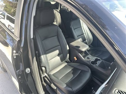 Used 2023 GMC Terrain SLE w/ Driver Convenience Package image 28