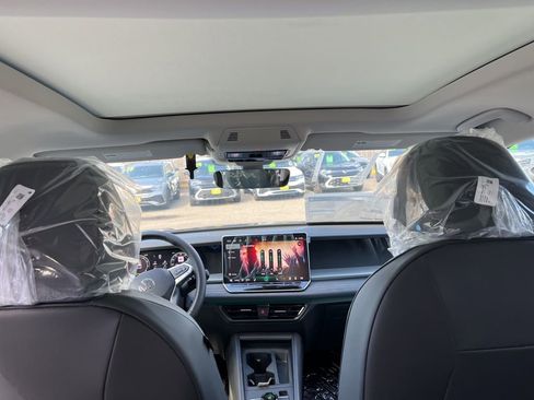 New 2026 Volkswagen Tiguan SE AWD/4WD image 16