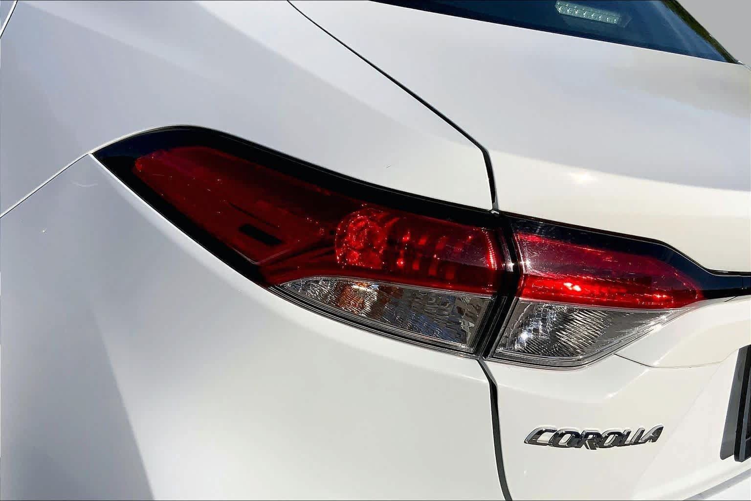 Used 2025 Toyota Corolla LE FWD image 28