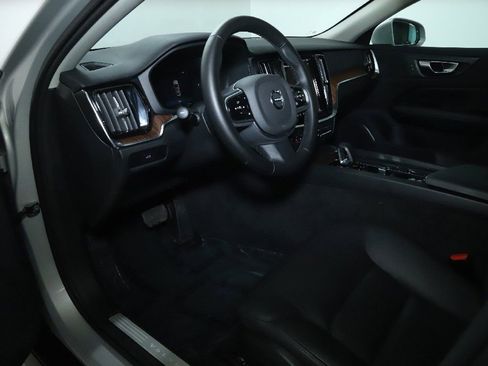 Used 2025 Volvo V60 B5 Cross Country Plus image 19