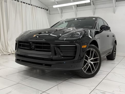 Certified 2025 Porsche Macan image 8