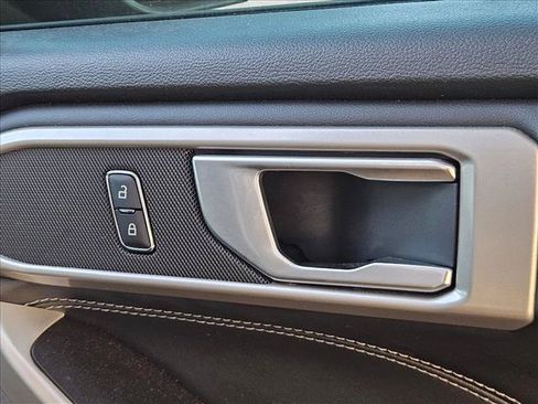 Used 2023 Ford Explorer XLT RWD image 16