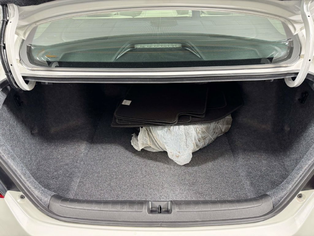 Used 2021 Honda Accord EX-L image 14