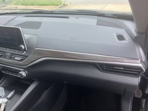 Used 2025 Nissan Altima 2.5 SV FWD image 35