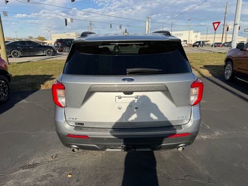 Used 2022 Ford Explorer XLT w/ Equipment Group 202A image 5