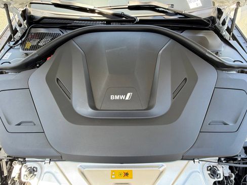 Certified 2025 BMW i4 eDrive40 w/ M Sport Package RWD image 34