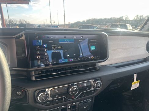 New 2025 Jeep Gladiator Sport image 27